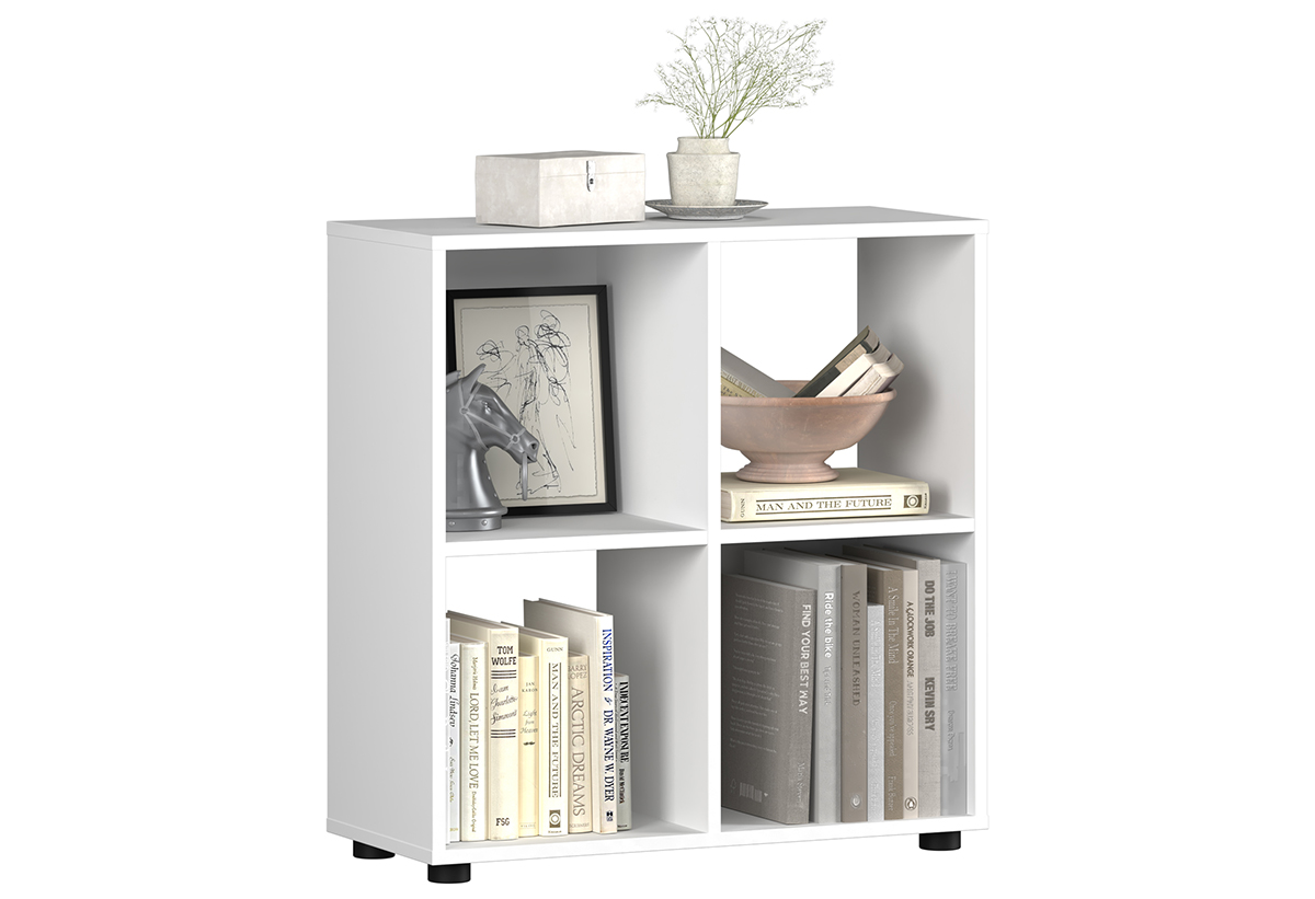 Απεικονίζεται η βιβλιοθήκη γεμάτη με κουτιά αποθήκευσης, βιβλία και διακοσμητικά.